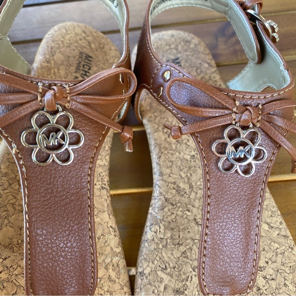 MICHAEL KORS GIRL THONG SANDALS - Picture 2 of 11